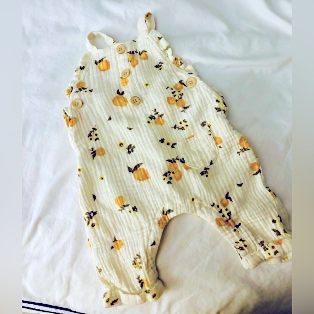 Jessica Simpson romper size 0-3 months